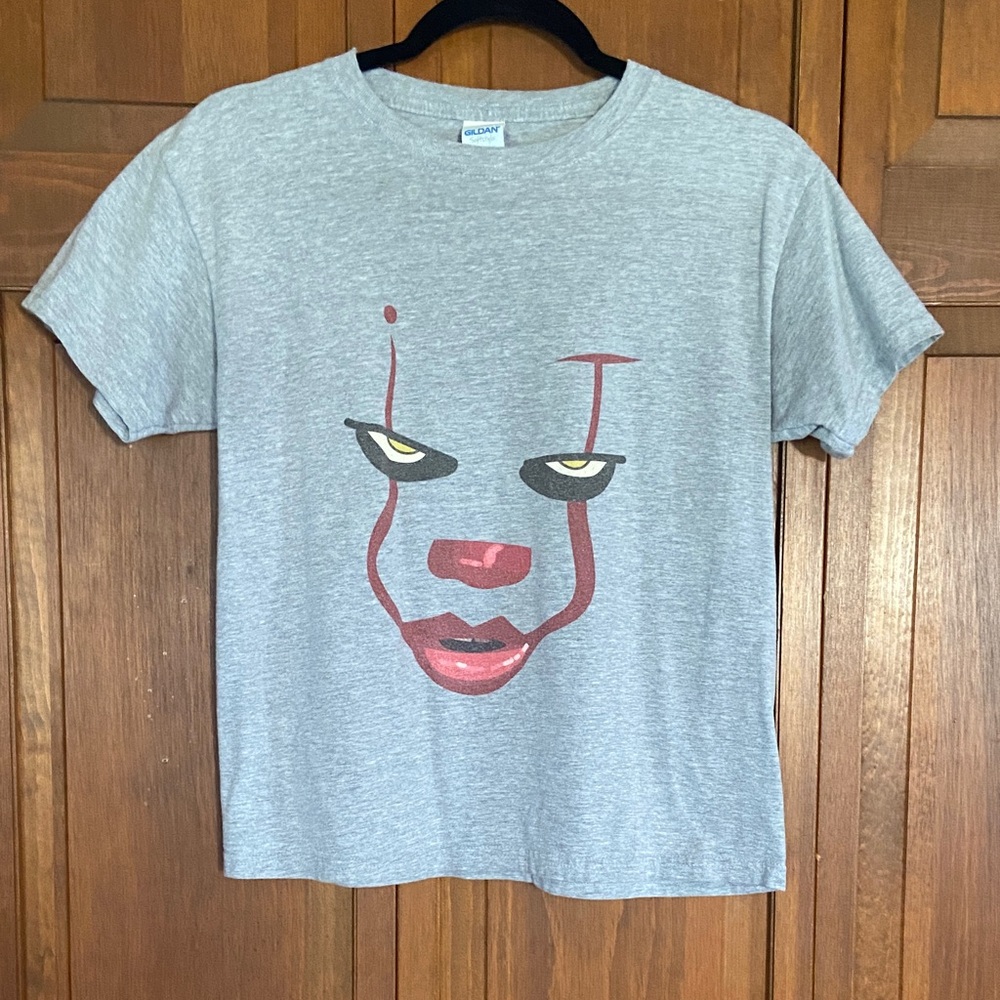 Stephen Kings’s IT T-Shirt ~ Red & Black Pennywise Graphic